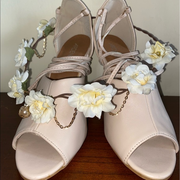 🌼Ardene - Faux Suede Cream Heels - Picture 1 of 9